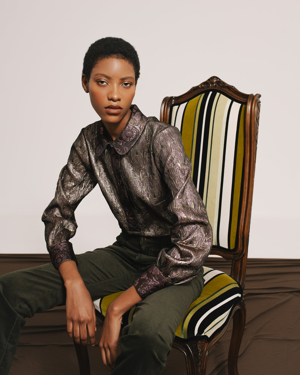 Top brocado estilo polo