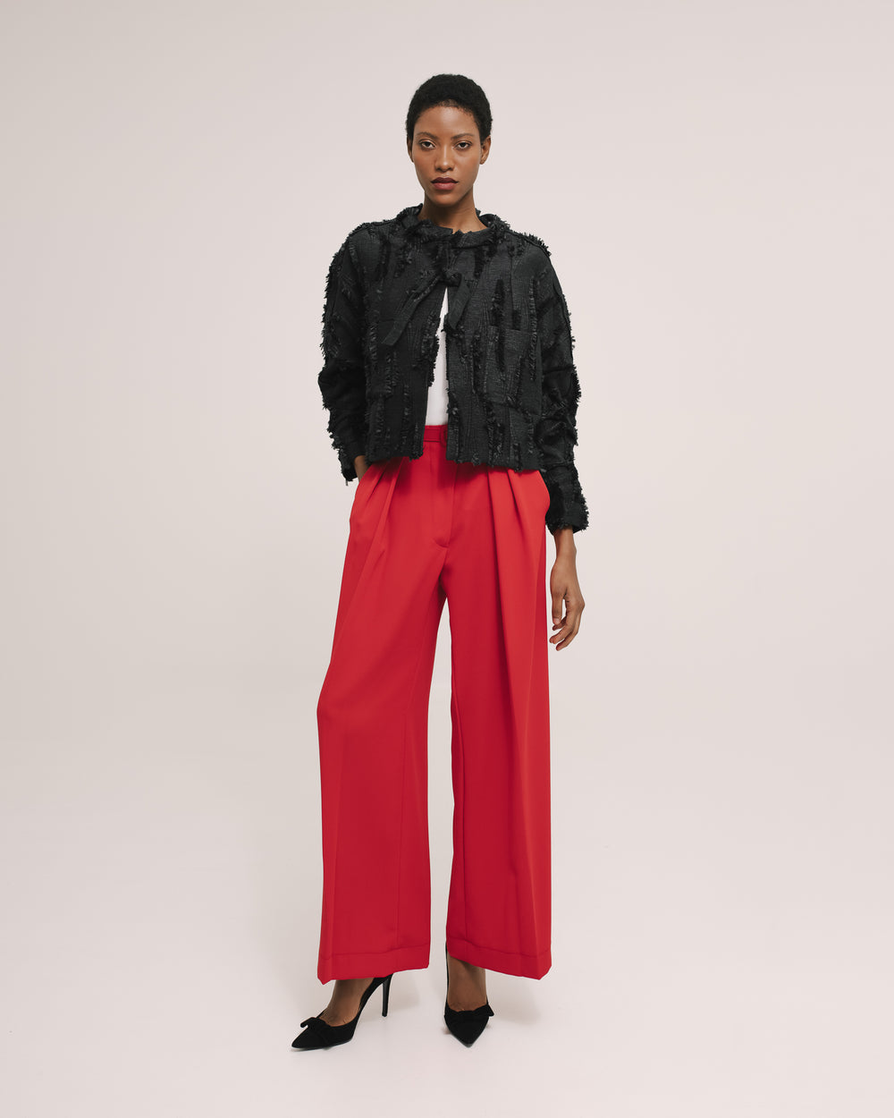 Pantalón de cady ancho y holgado con pliegues